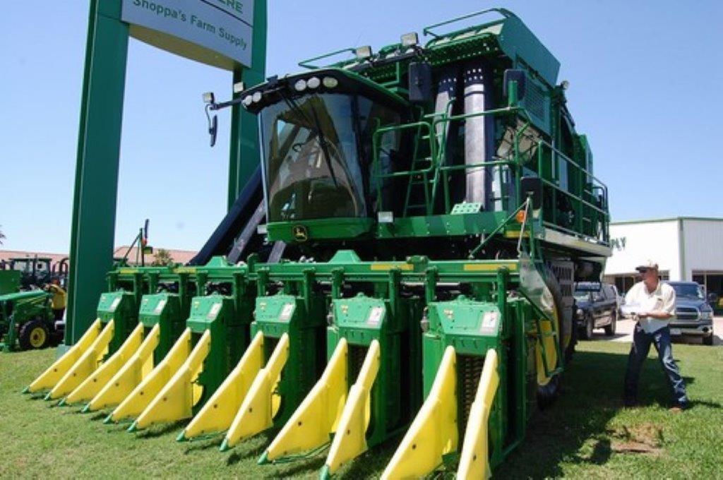 Combine Harvester, John Deere, RoRo, Self-propelled, Agricultural Machinery Combine Harvester, John Deere, RoRo, Self-propelled, Agricultural Machinery